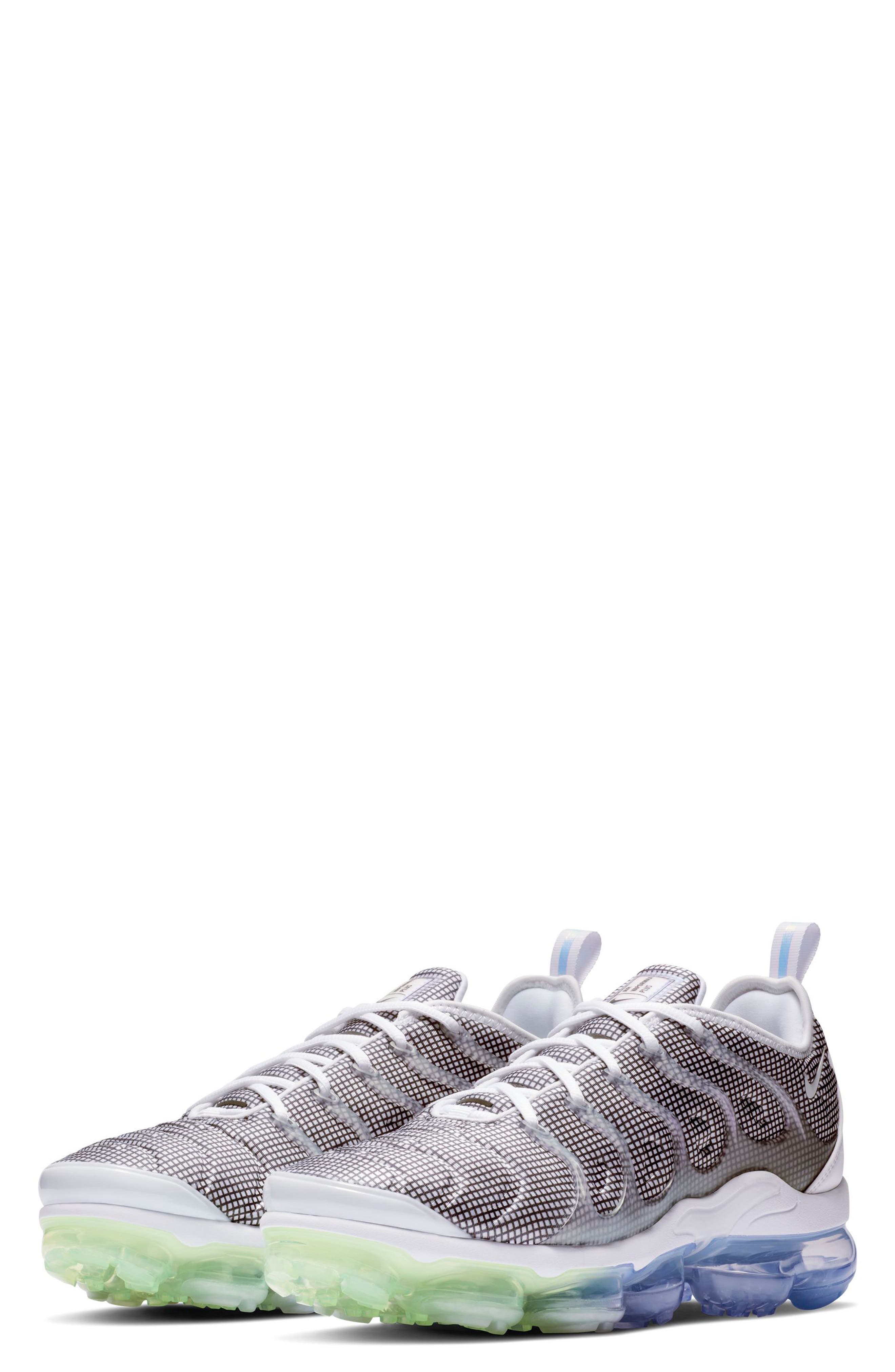 Nike Air VaporMax Plus Sneaker, Main, color, 