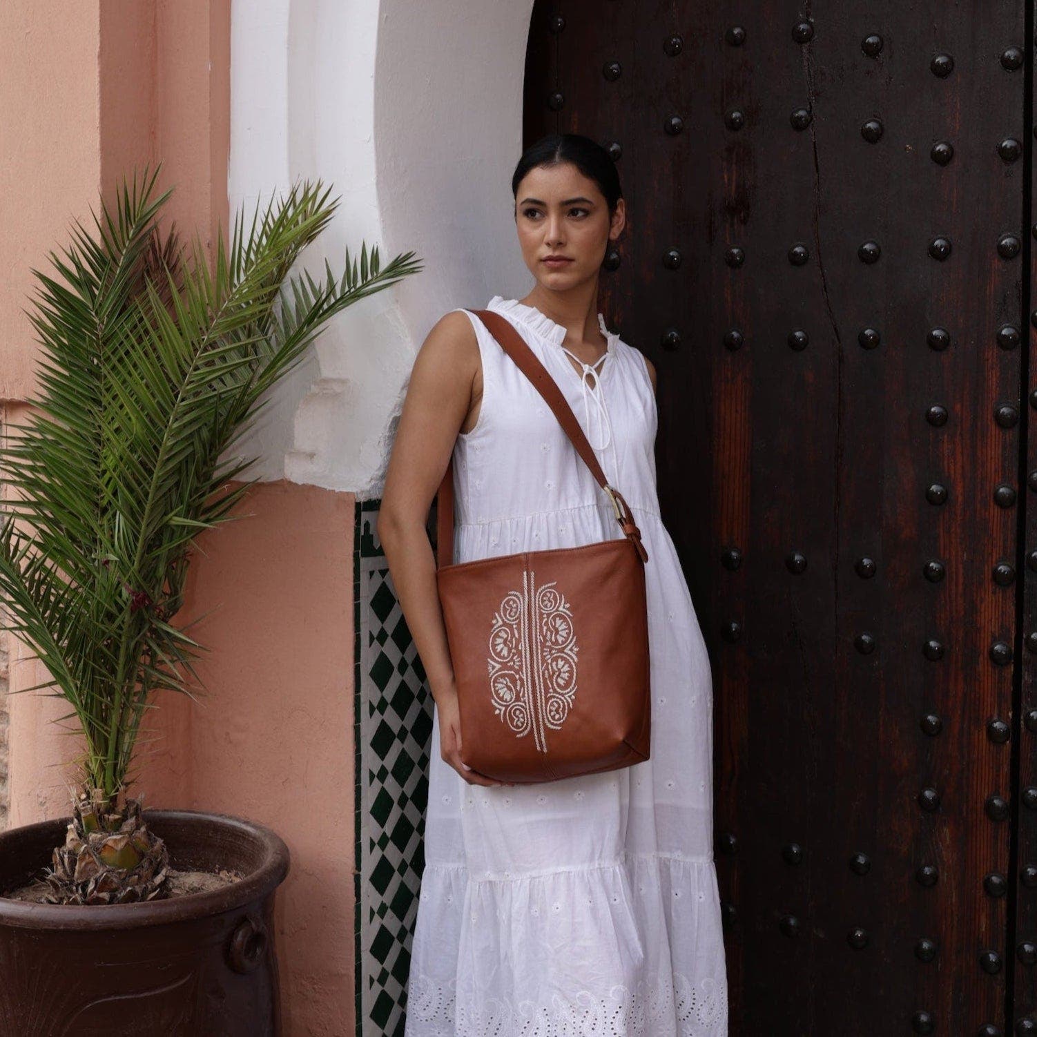 Zahra Leather Bucket Tote, Alternate, color, Saddle Tan