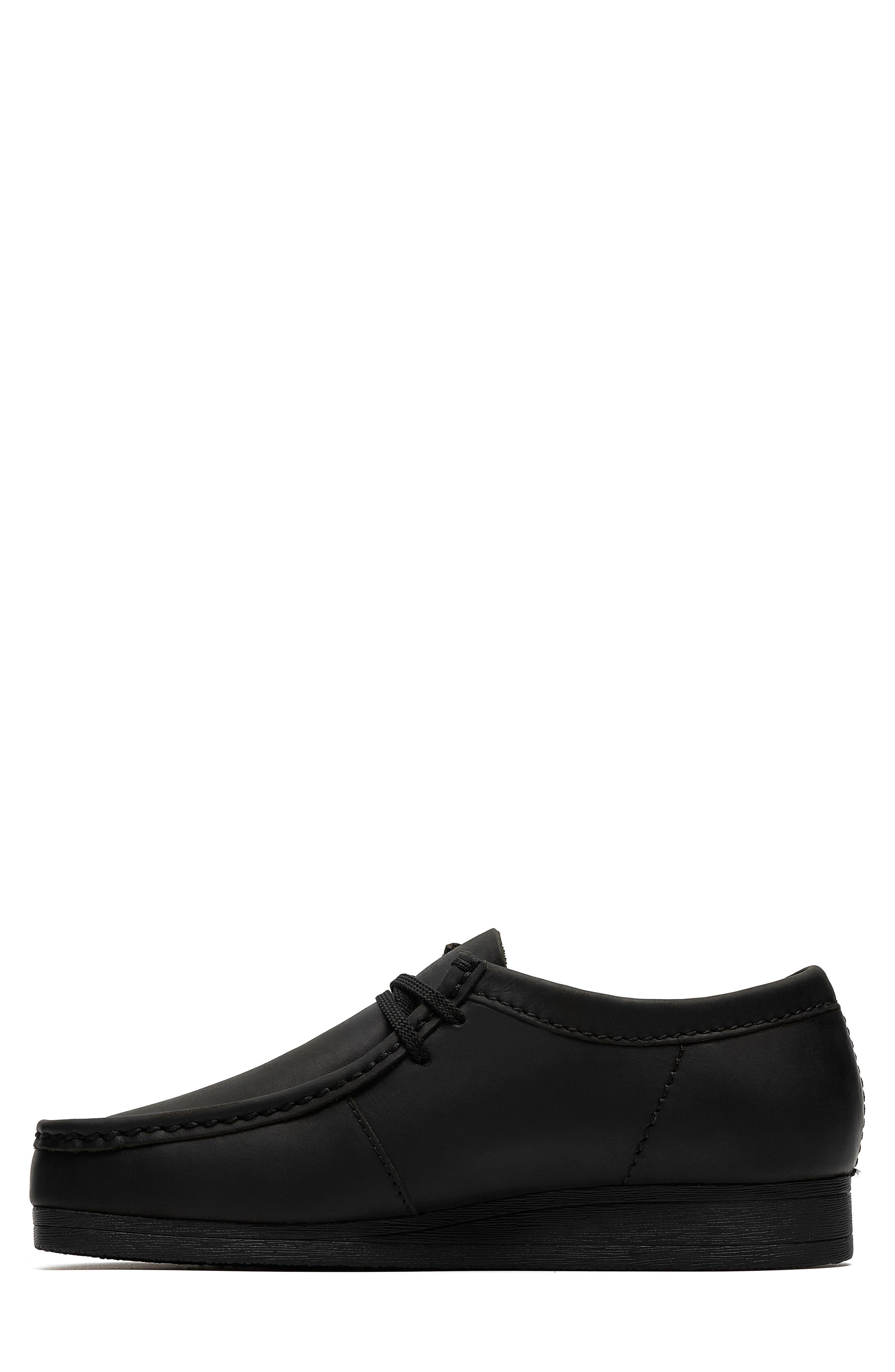 Clarks<sup>®</sup> Wallaston Low Chukka Boot, Alternate, color, Black