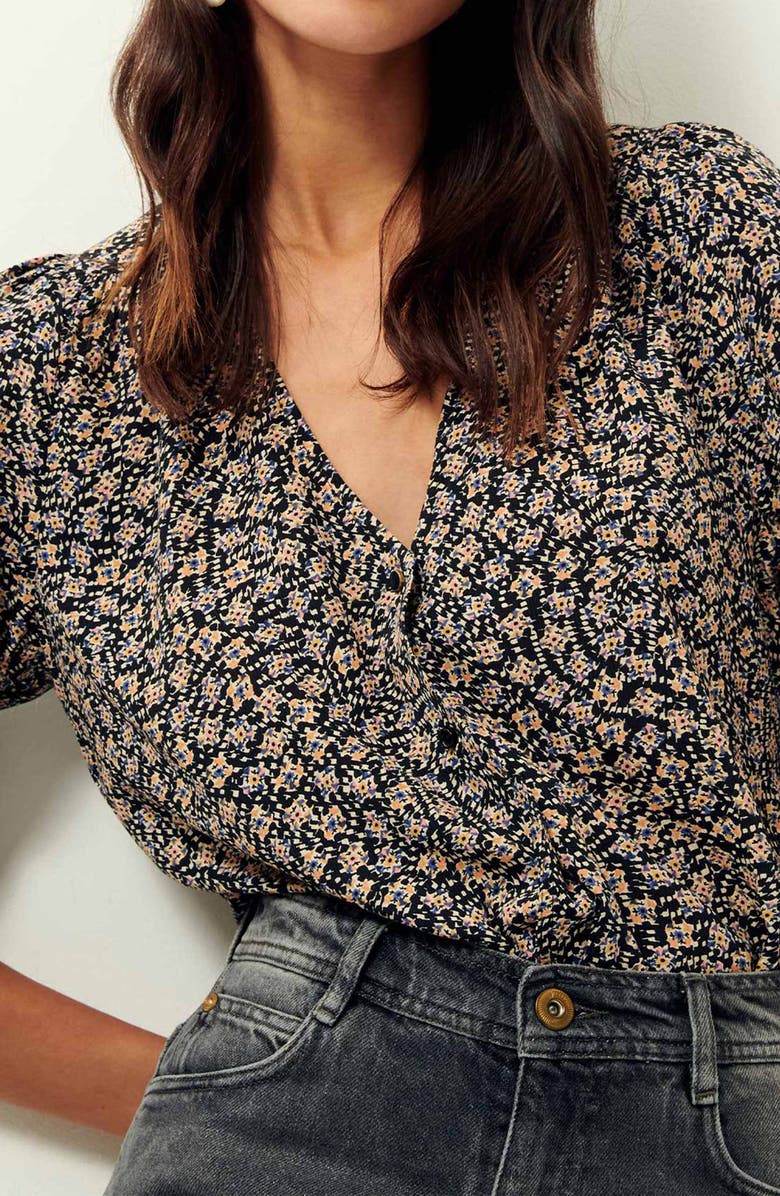 SESSÙN Lazna Floral Print Puff Shoulder Top, Alternate, color, Bloomika