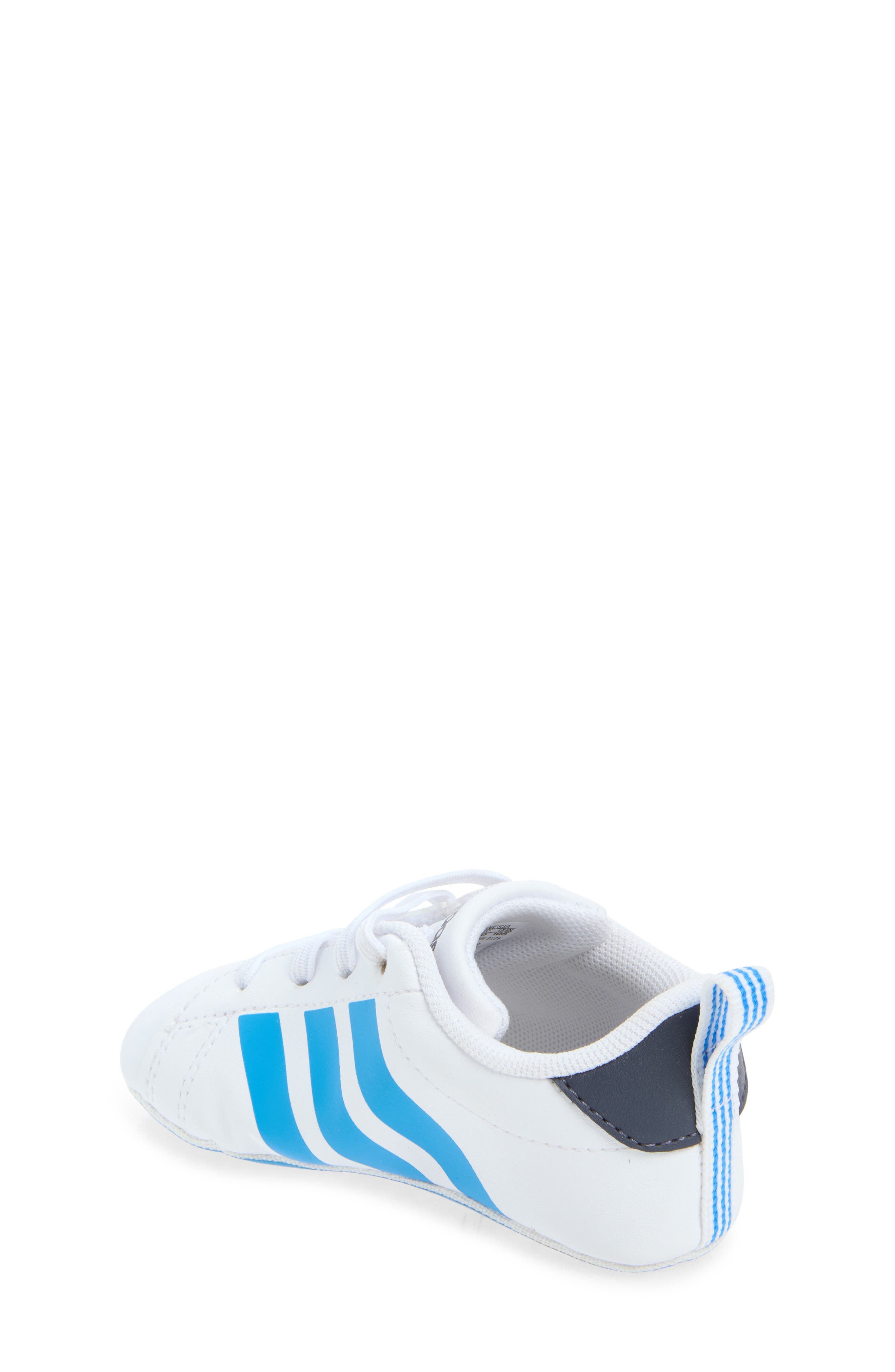 Grand Court Crib Sneaker, Alternate, color, WHITE/ LUCID BLUE/ ONIX