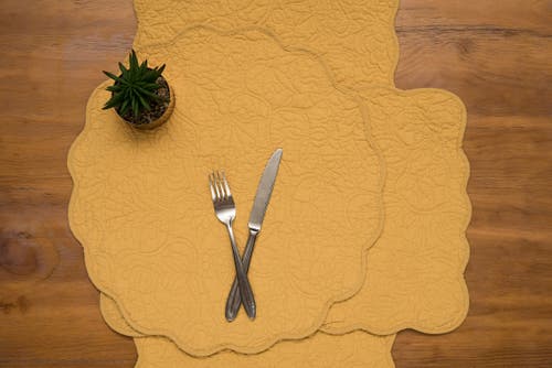 C & F Home C&f Home Christiana Honey Reversible Machine Washable Round Scallop Quilt Placemats Set Of 6 In Yellow