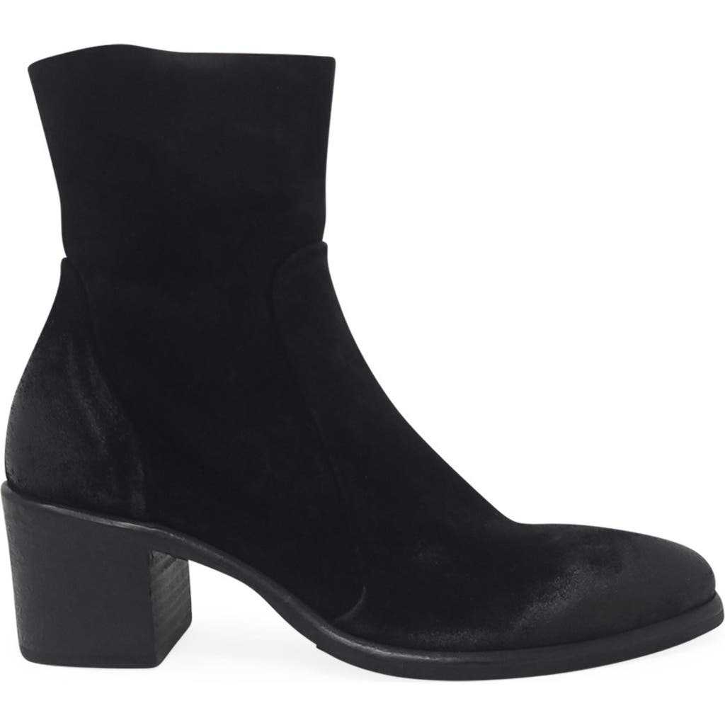 Madison Maison P2577 Distressed Ankle Boot In Black