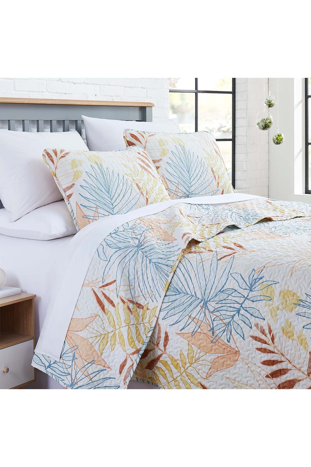 SOUTHSHORE FINE LINENS Tropic Leaf Quilt Set