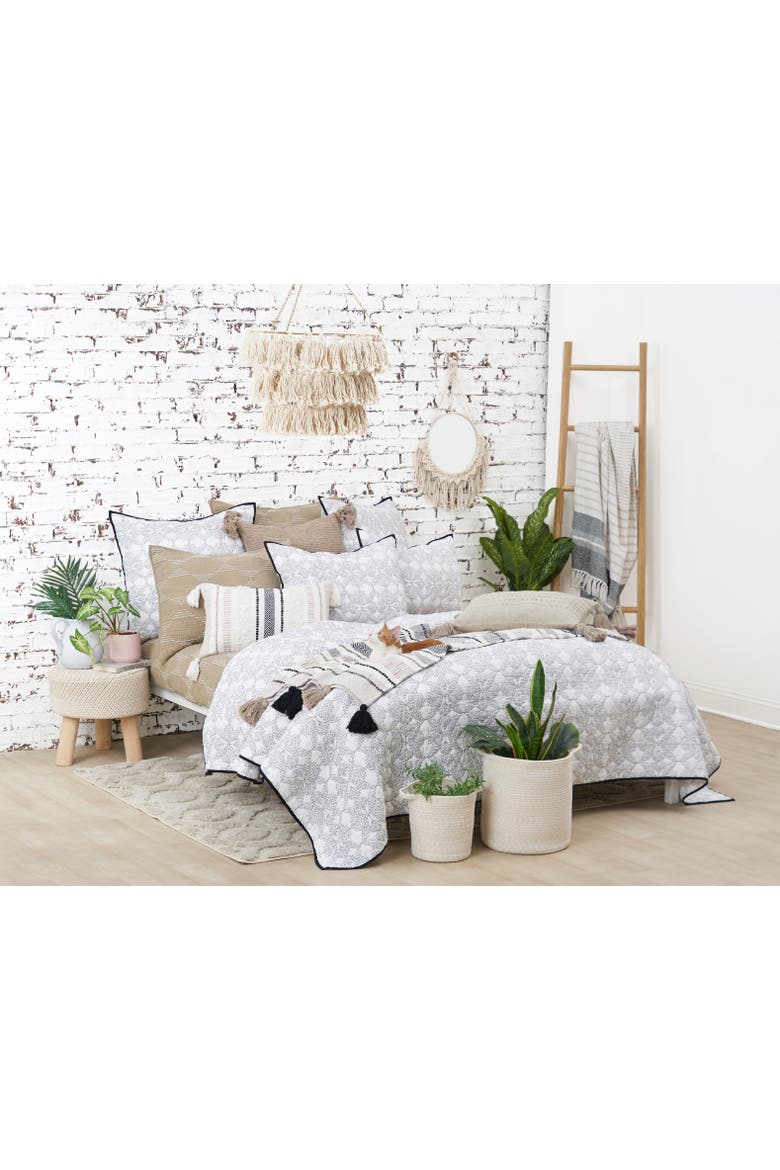 Barton Dune Onyx Throw Blanket, Alternate, color, Grey