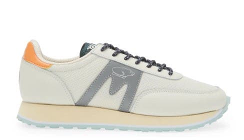 Karhu sneaker.