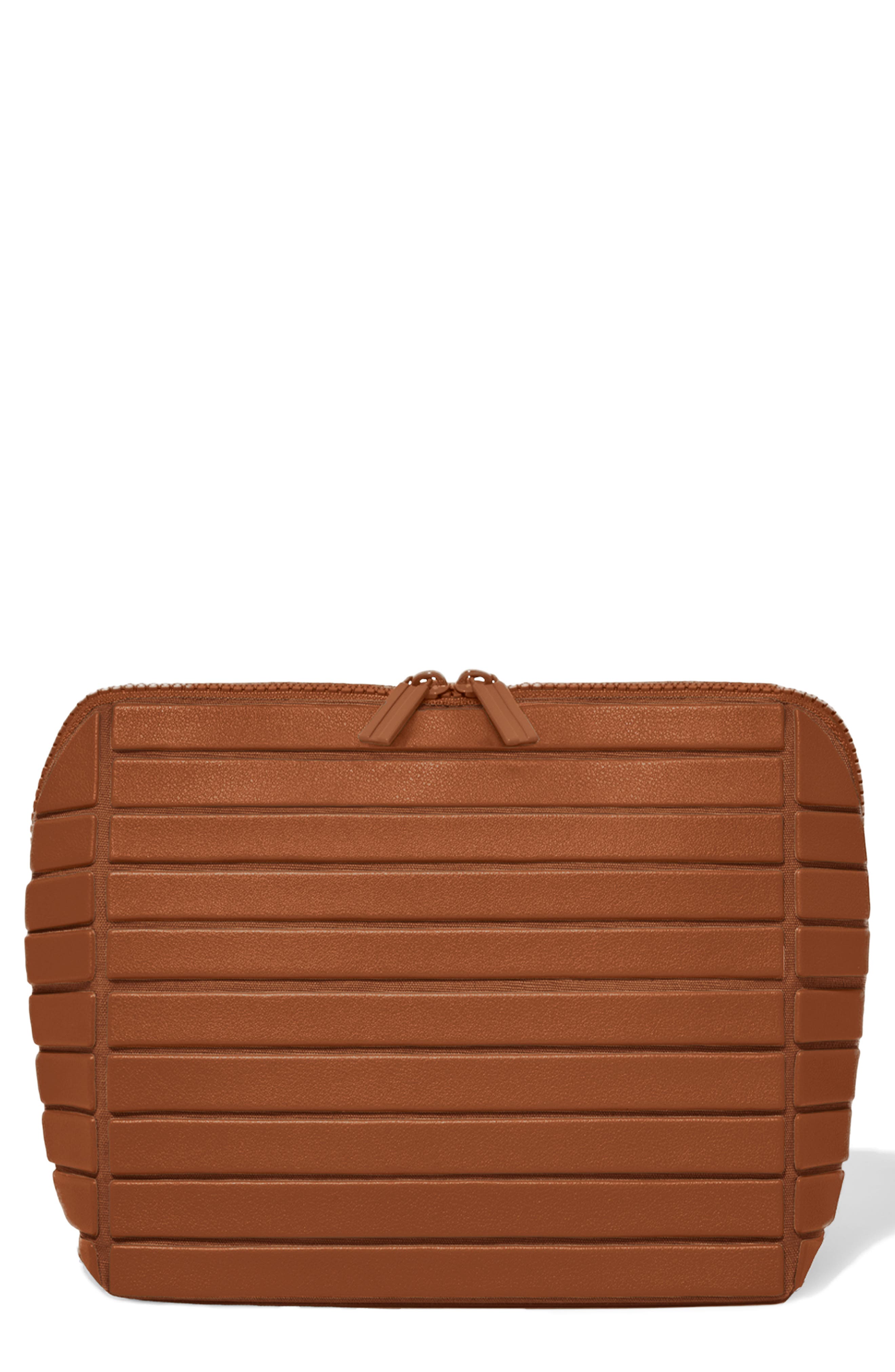Parallelle The Medium Traveller Toiletry Kit in Vicuna 