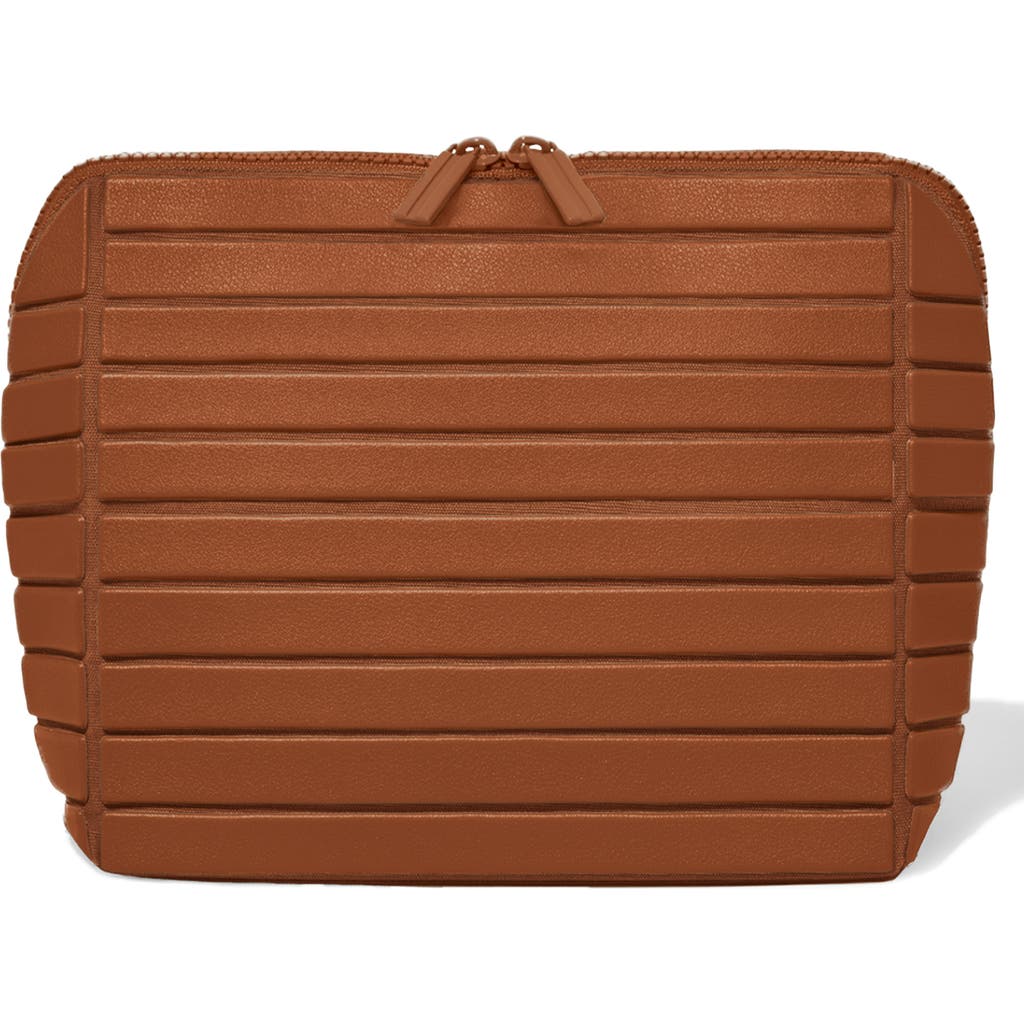 Parallelle The Medium Traveler Toiletry Kit In Brown