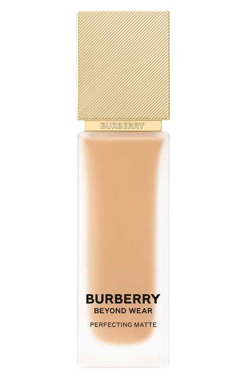 Burberry Beyond Wear Perfecting Matte Foundation In 70 Medium Warm