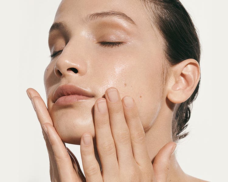 What Does Face Toner Do &amp; How Do You Use It?