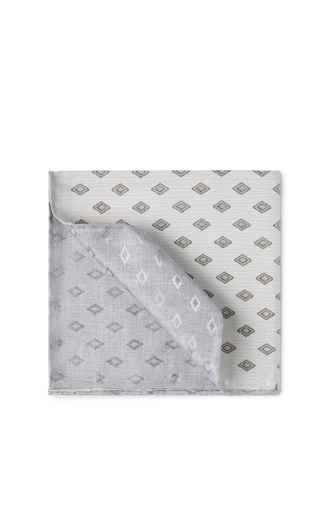 Silk pocket square with pattern