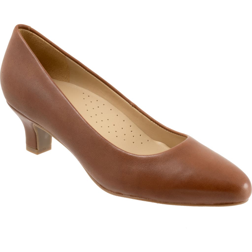 Trotters Kate Pointed Toe Kitten Heel Pump In Luggage