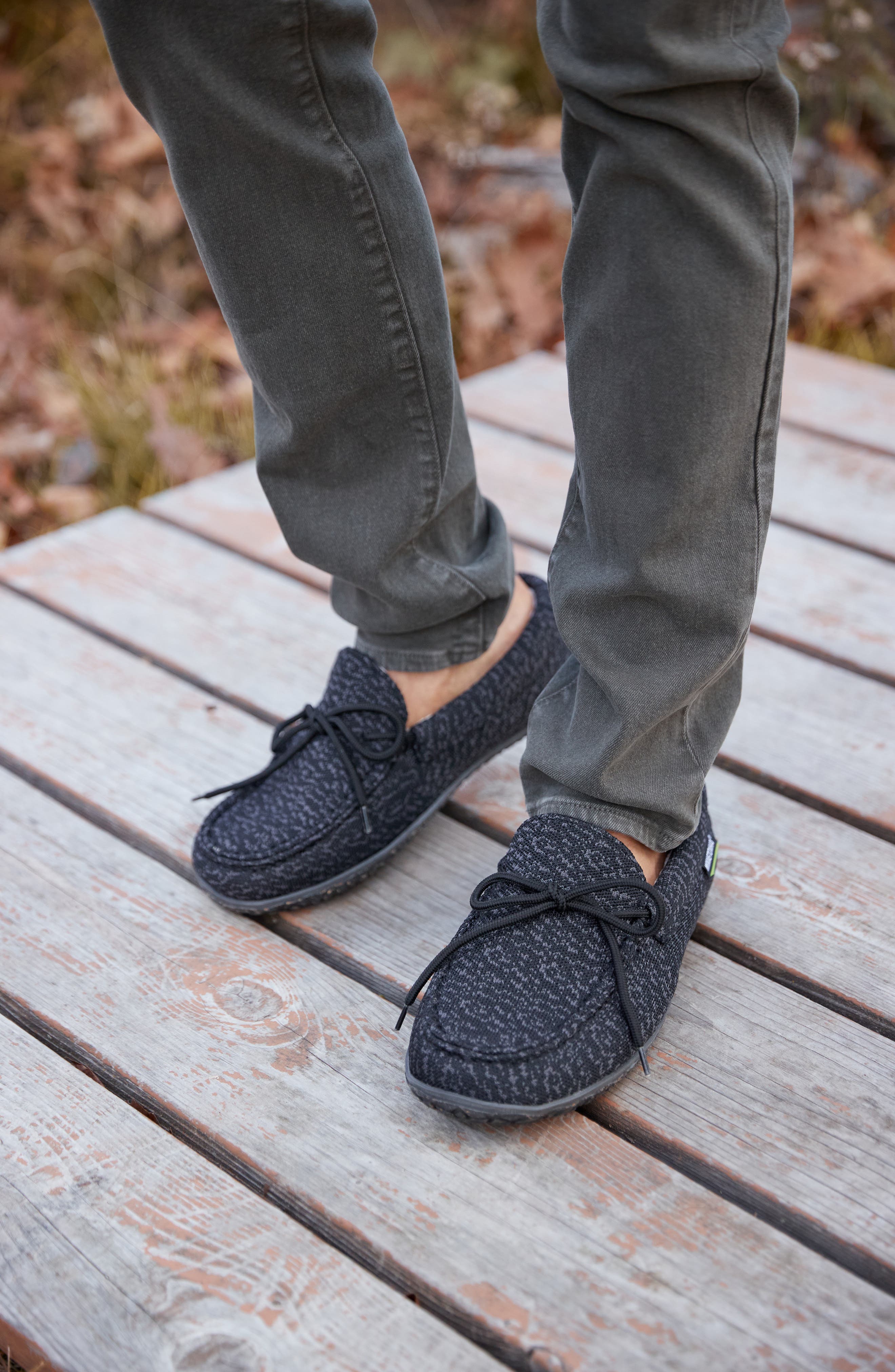 Minnetonka Oak Moccasin Slipper, Alternate, color, Black