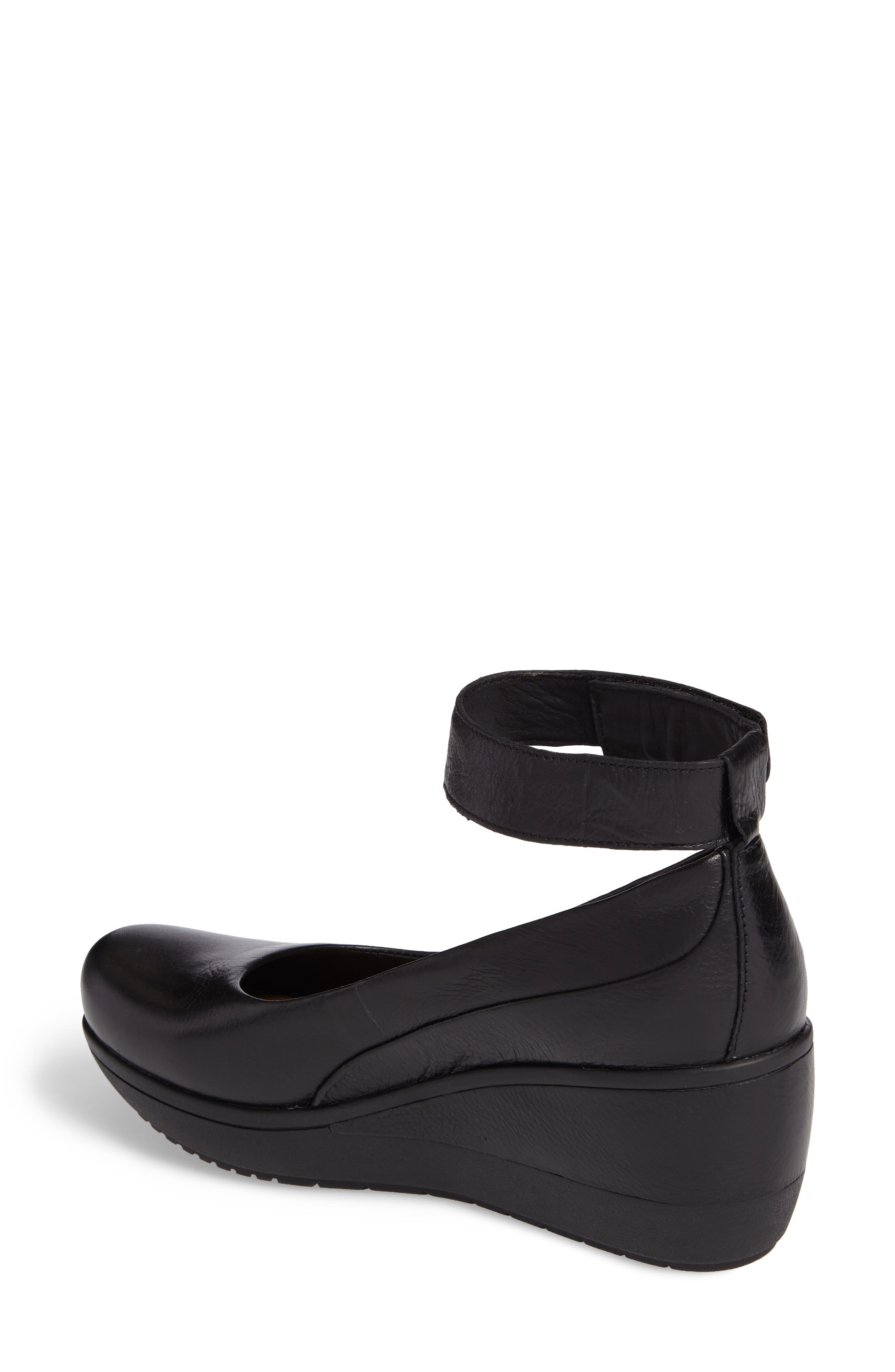 Clarks<sup>®</sup> Wynnmere Fox Ankle Strap Pump, Alternate, color, 