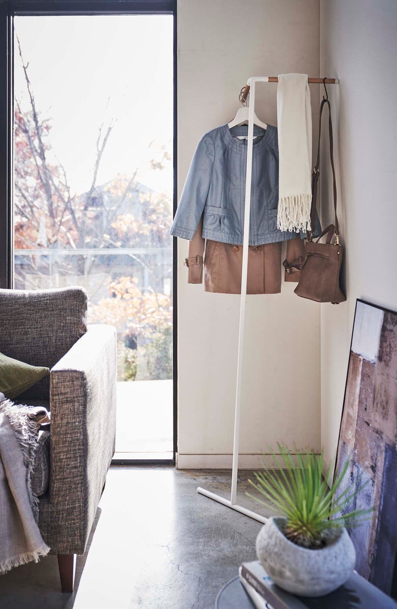 Leaning Corner Coat Hanger