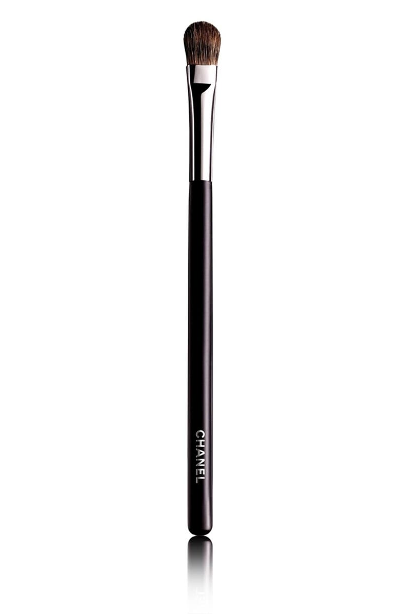 CHANEL GRAND PINCEAU PAUPIÈRES DOUCEUR <br />Large Eyeshadow Brush #25, Main, color, 