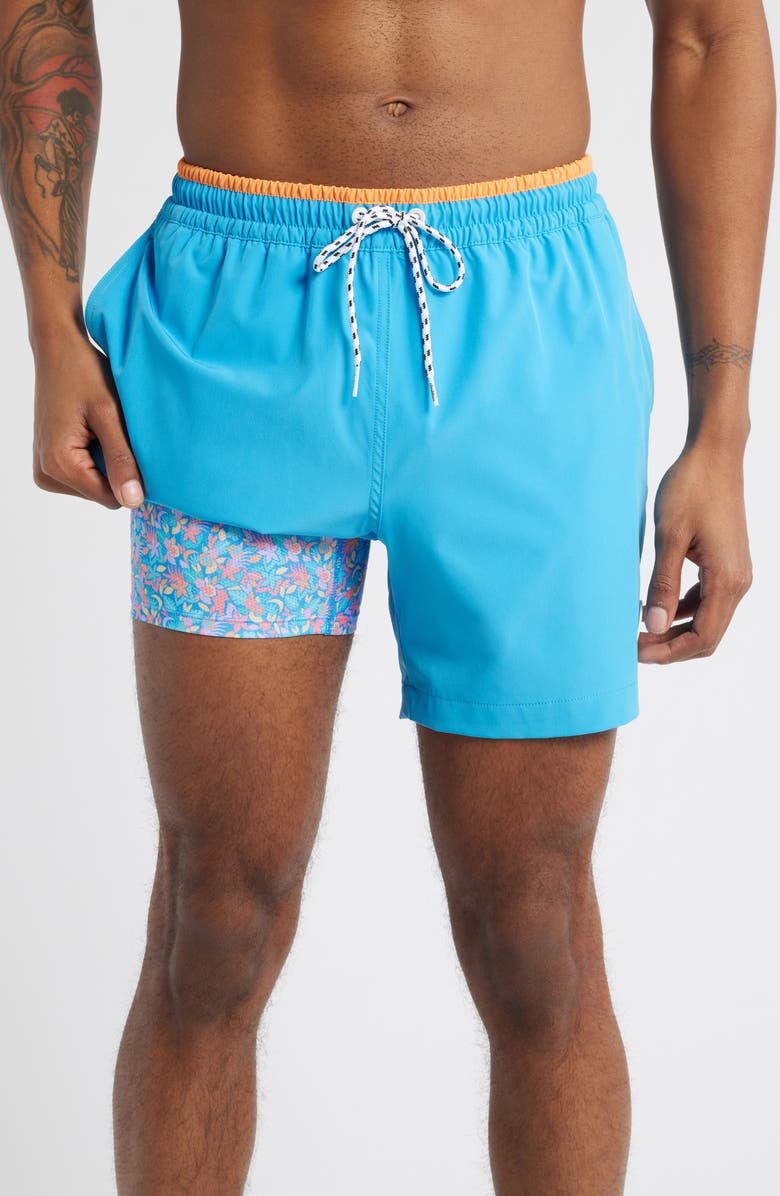 Chubbies Barracudas 5.5-Inch Classic Performance Swim Trunks, Alternate, color, Bright Blue - Solid