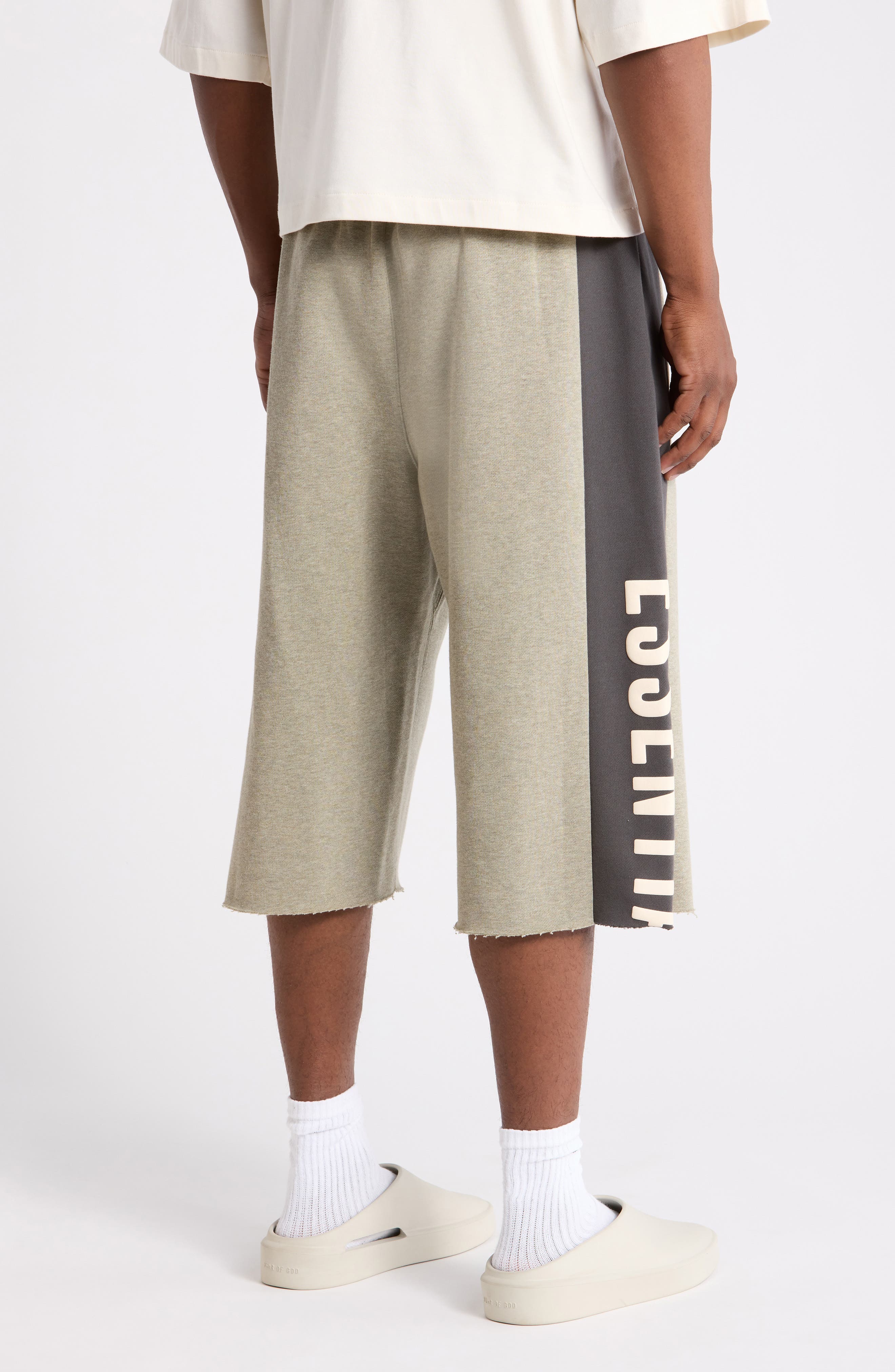 Мужские Fear of God Essentials Panelled Raw Cut Off Sweatpants — фото 2