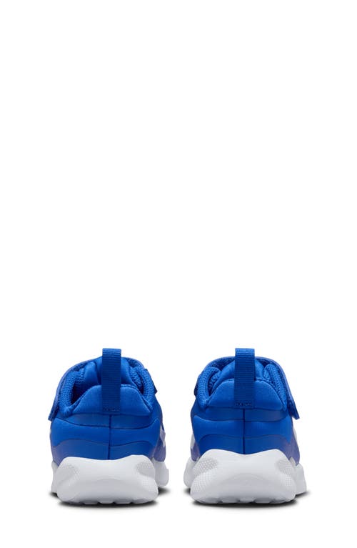 Nike Revolution 7 Sneaker