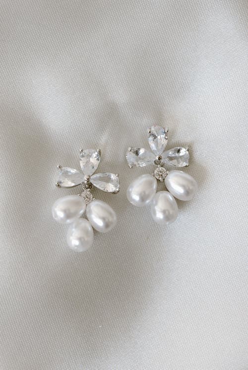 Untamed Petals Windsor Pearl Drop Earrings In Silver