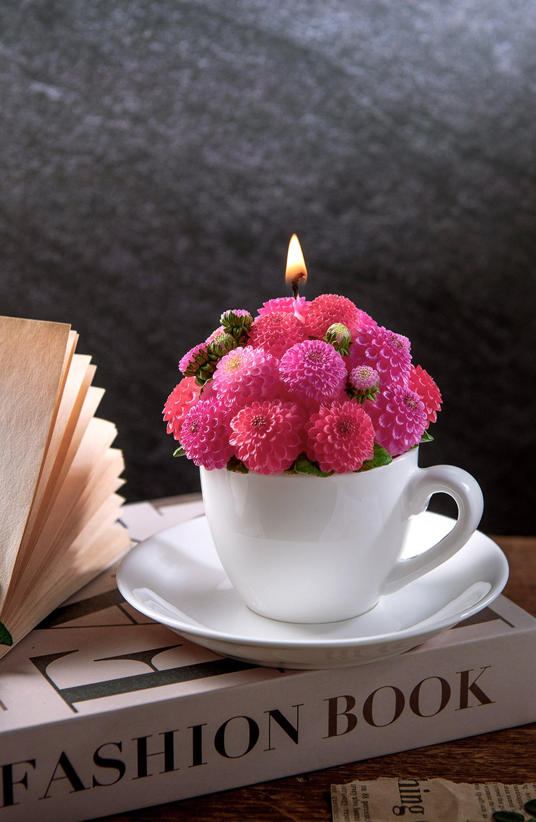 Southlake gifts Dahlia Bouquet Aromatherapy Candle, Alternate, color, Rose Red