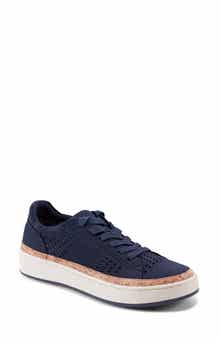 Knit Low Top Sneaker