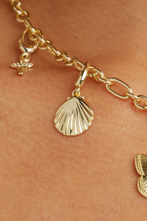 Untamed Petals Shell Charm In Gold