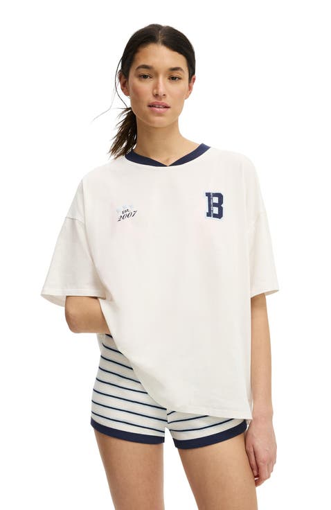 Women's 90's Oversized Sporty V-Neck Tee