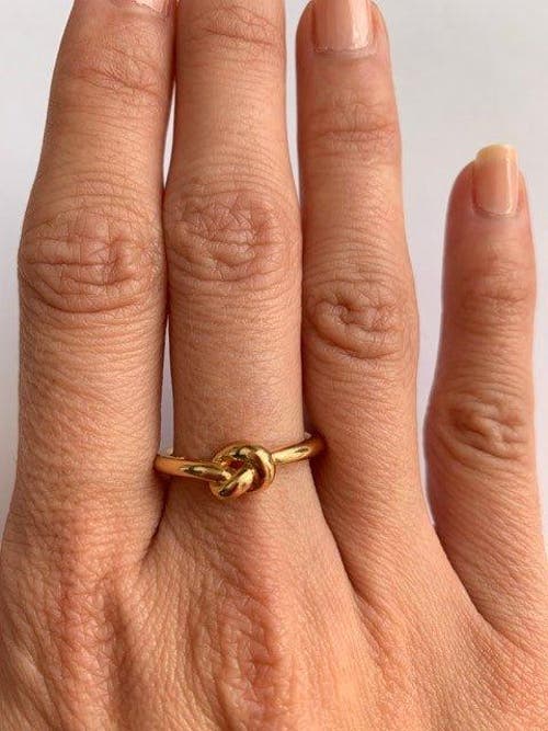 Hollywood Sensation Love Knot Ring Commitment Ring In Gold