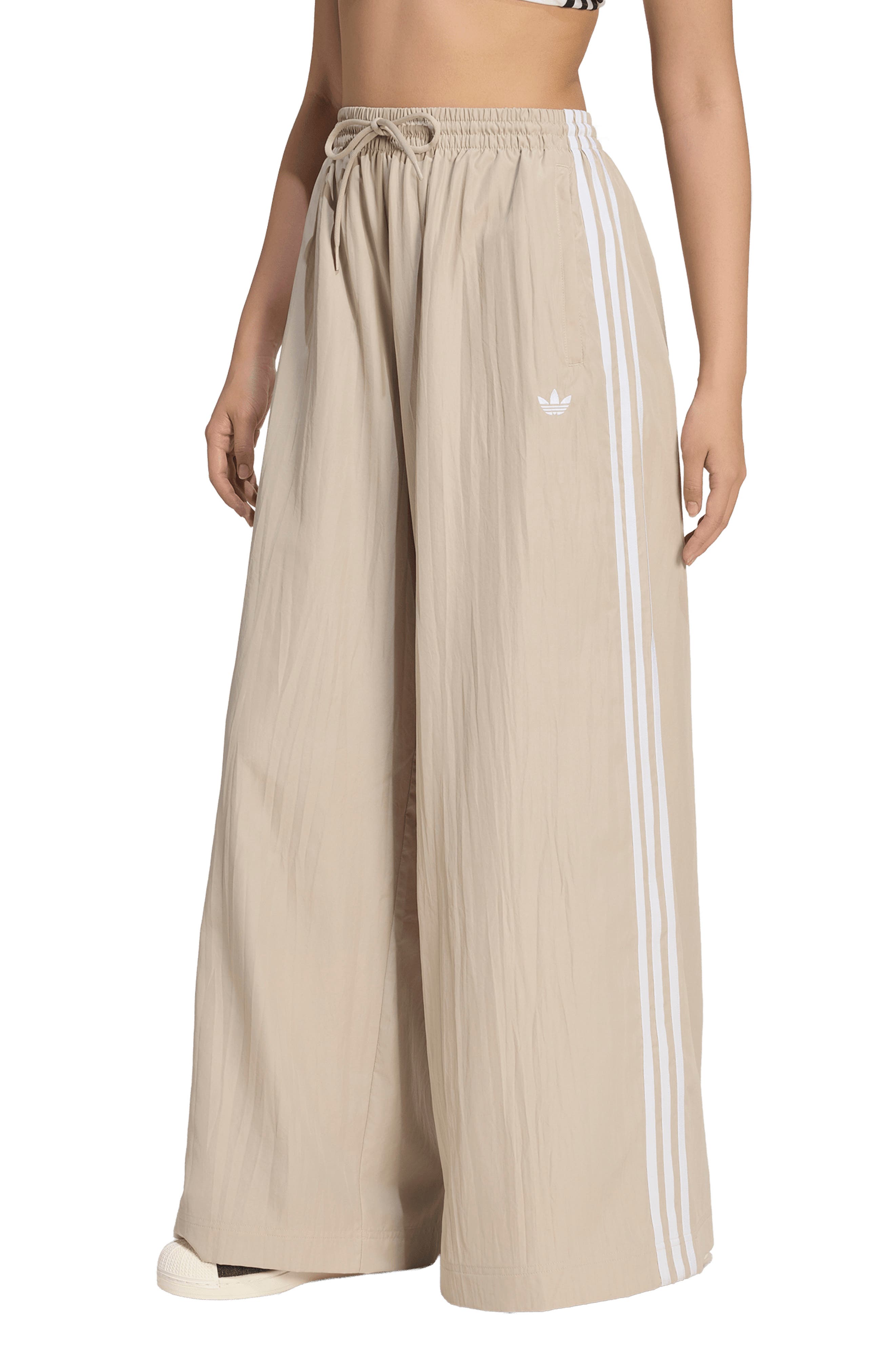 selected KHAKI THREE/ WHITE