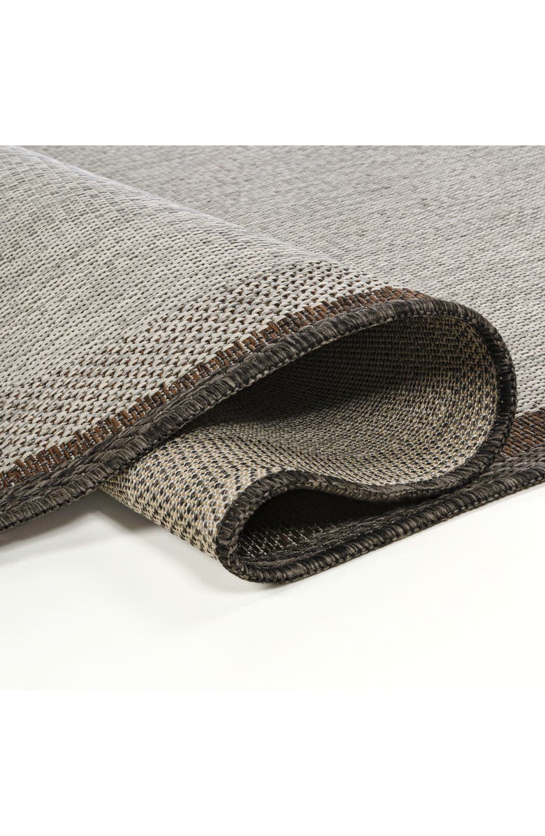 JONATHAN Y Wyatt Modern Rustic Abstract Indoor/Outdoor Shaped Area Rug, Alternate, color, Gray/Black