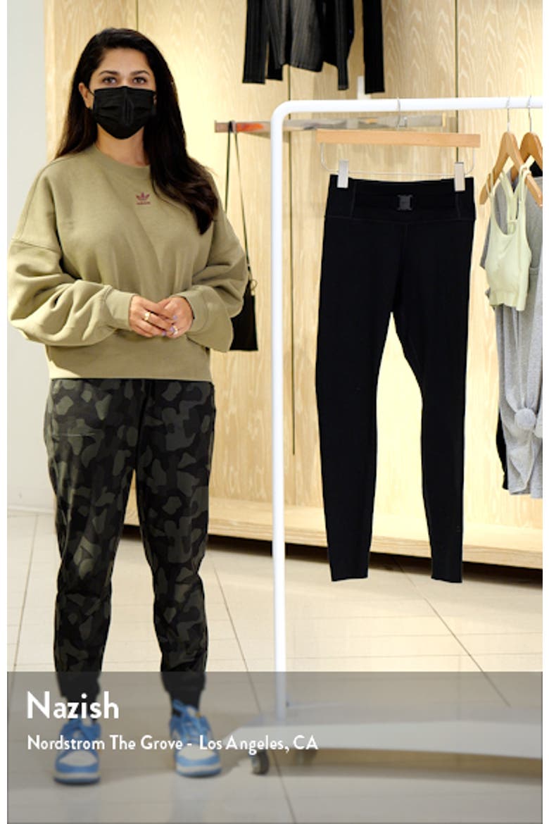 Dri-FIT One Luxe Buckle Mid Rise Leggings video