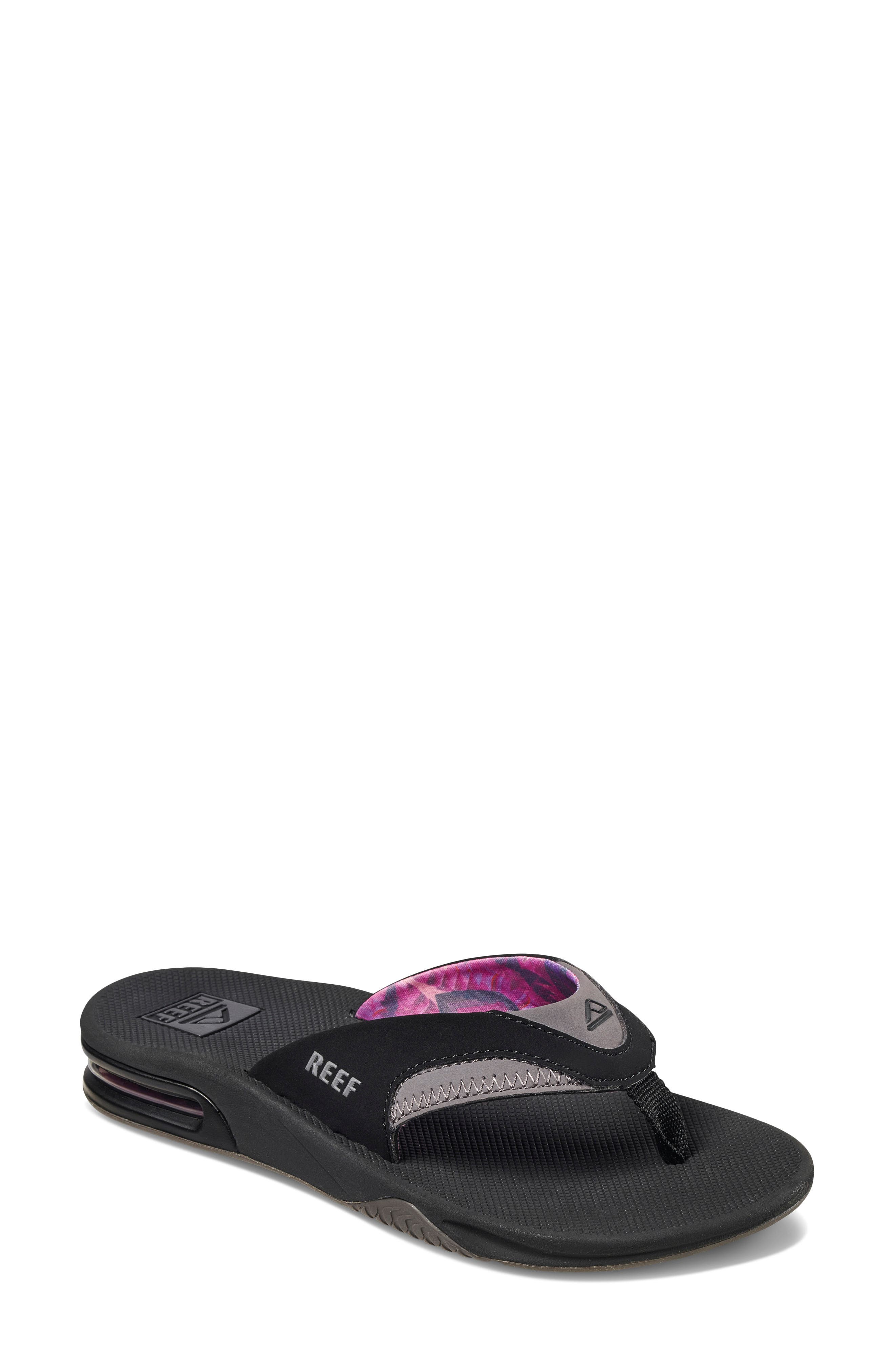 Reef Fanning Flip Flop in Black/Grey 