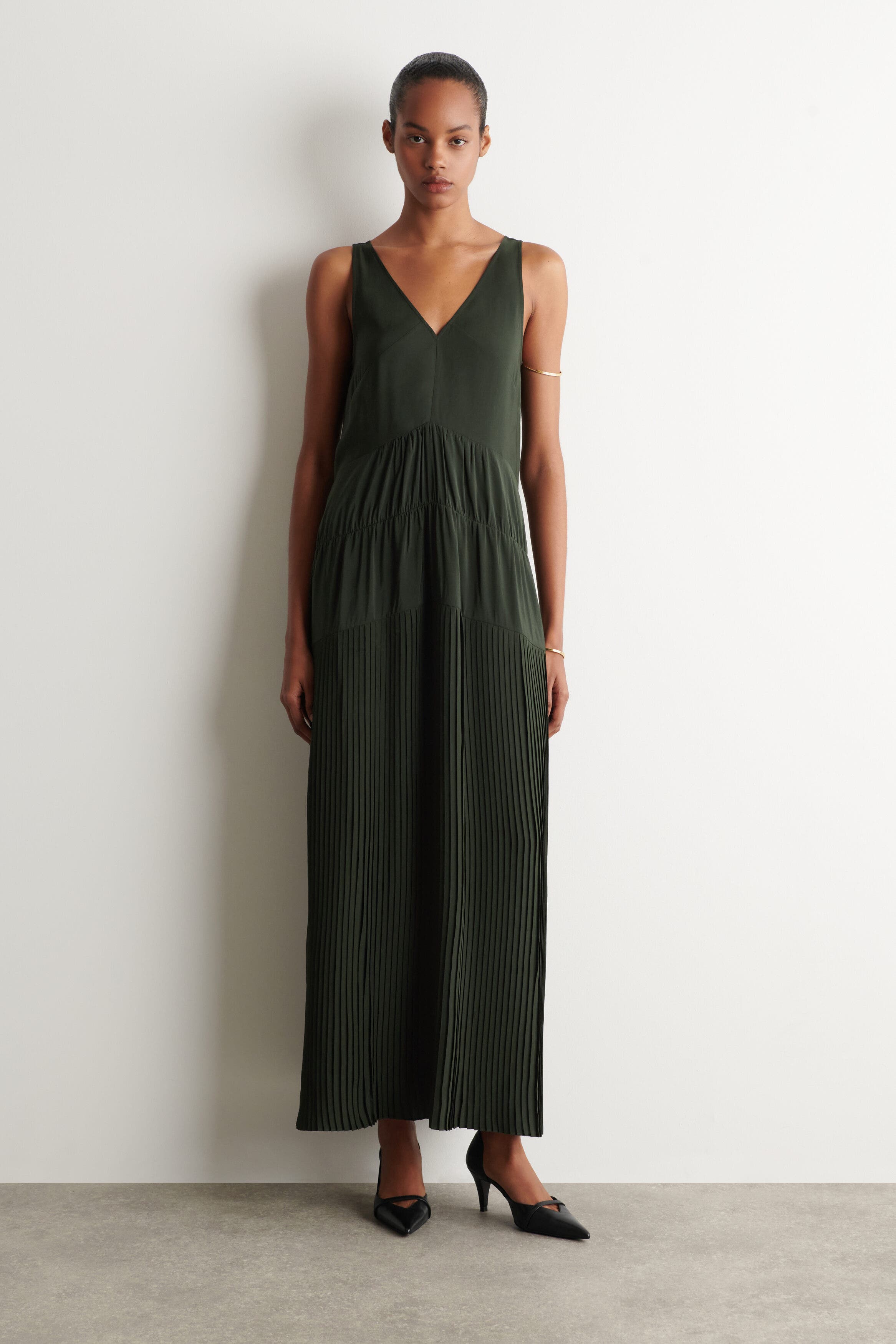 DARK GREEN