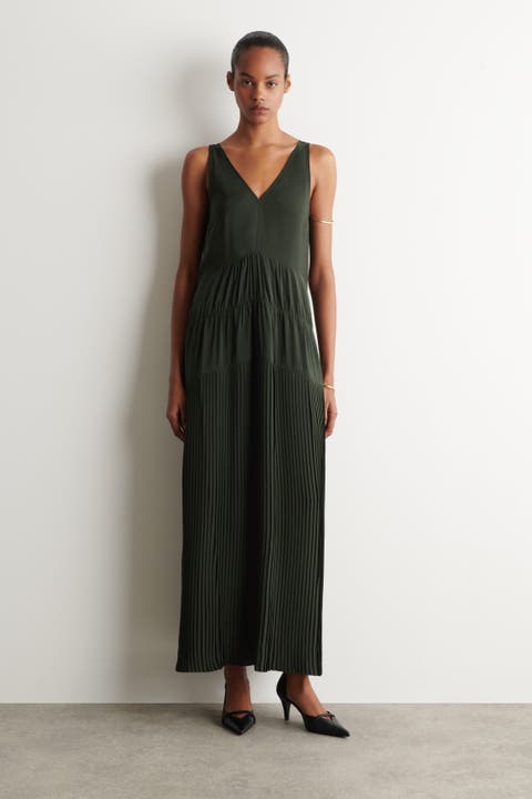 cos dress green Knitted Bandeau Maxi Size S, $80 to hire ** Best fit 8-12 : @yasmindevonport_ #cos #attireforyou #dresshire #dresshiresydney The gathered dropped Women's Dresses - COS |