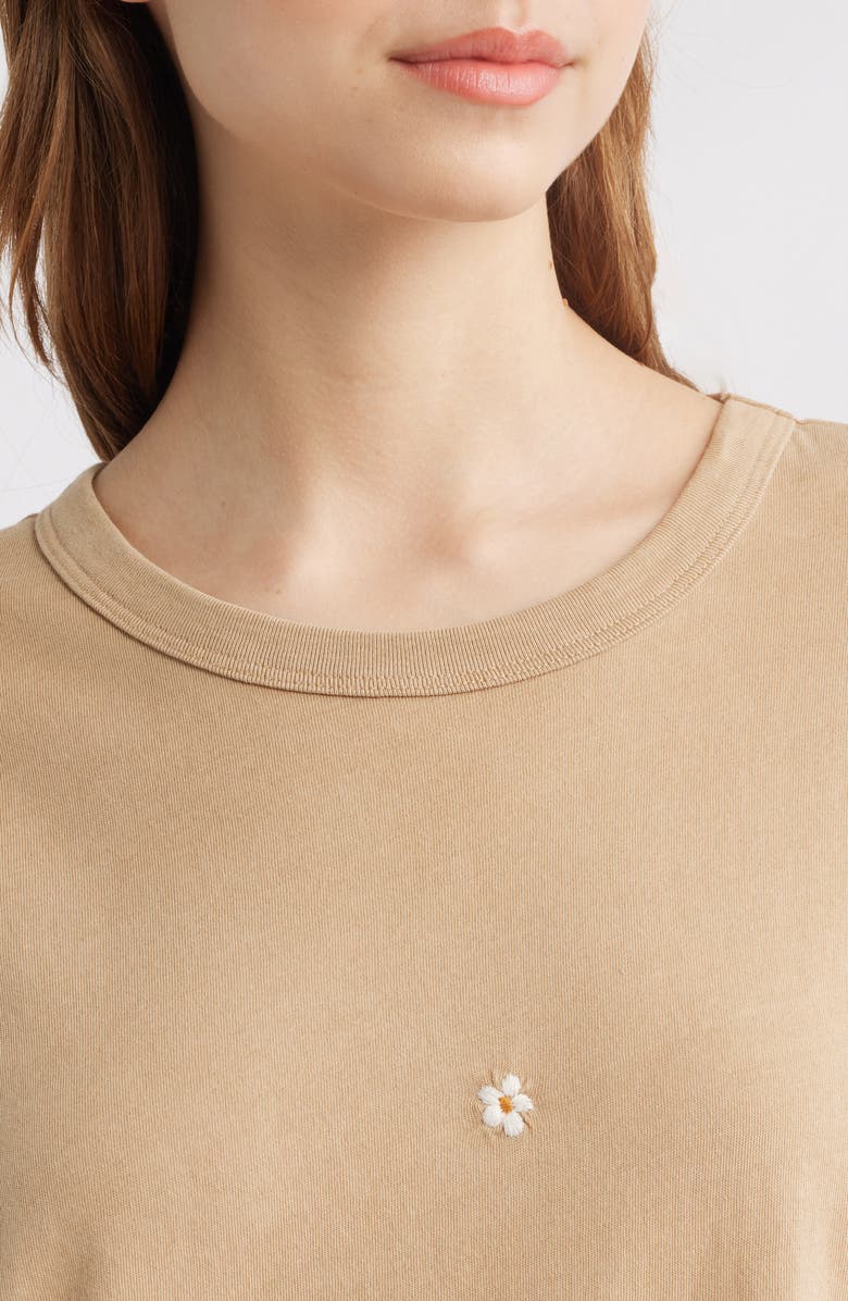 THE GREAT. The Boxy Embroidered Crewneck Tee, Alternate, color,