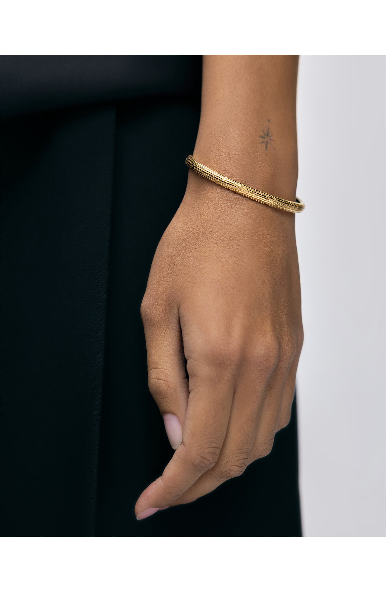 Женские аксессуары Monica Vinader Heirloom Bangle Bracelet — фото 2
