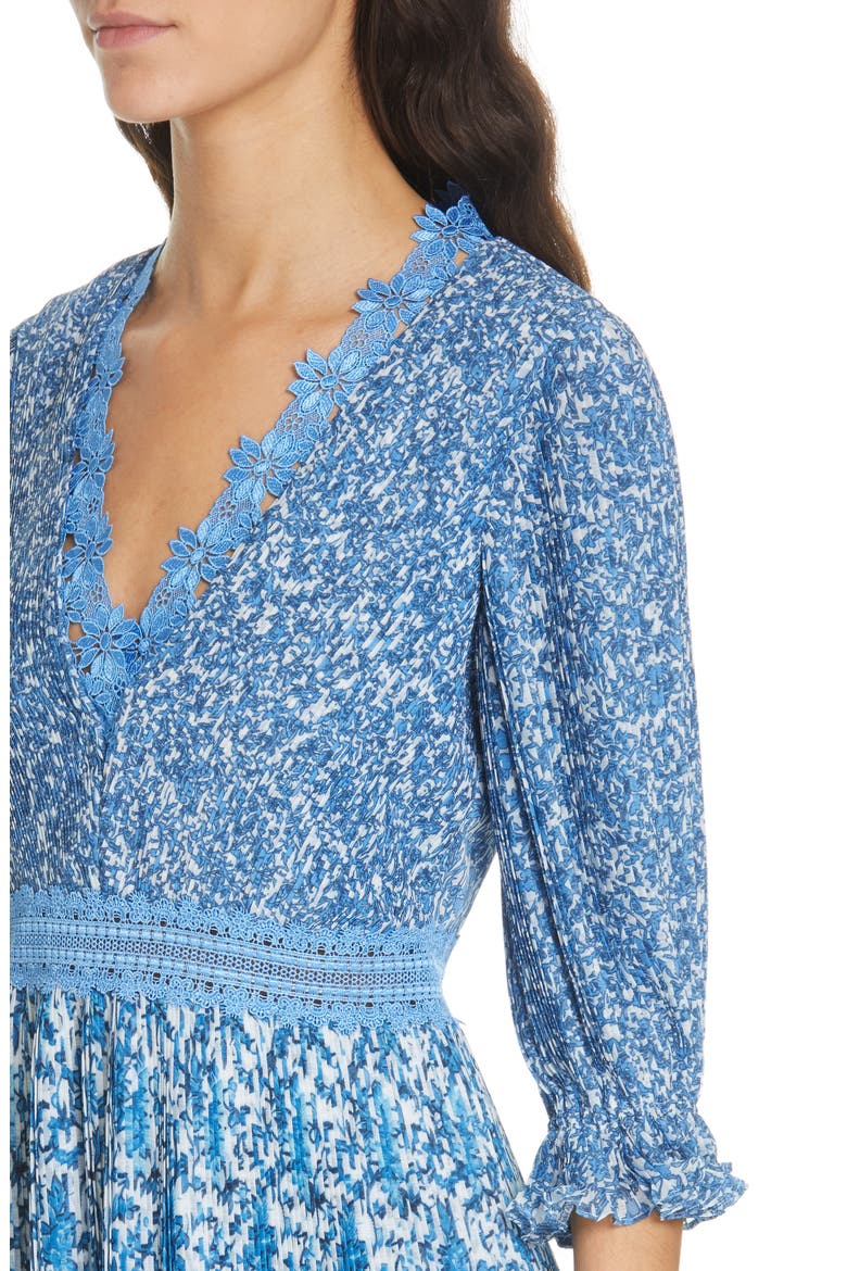 Jonna Plissé V-Neck Dress, Alternate, color, HEPATICA SFT WHITE/ CORNFLOWER