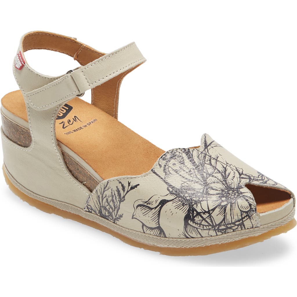 On Foot 113 Sandal in Hielo  product