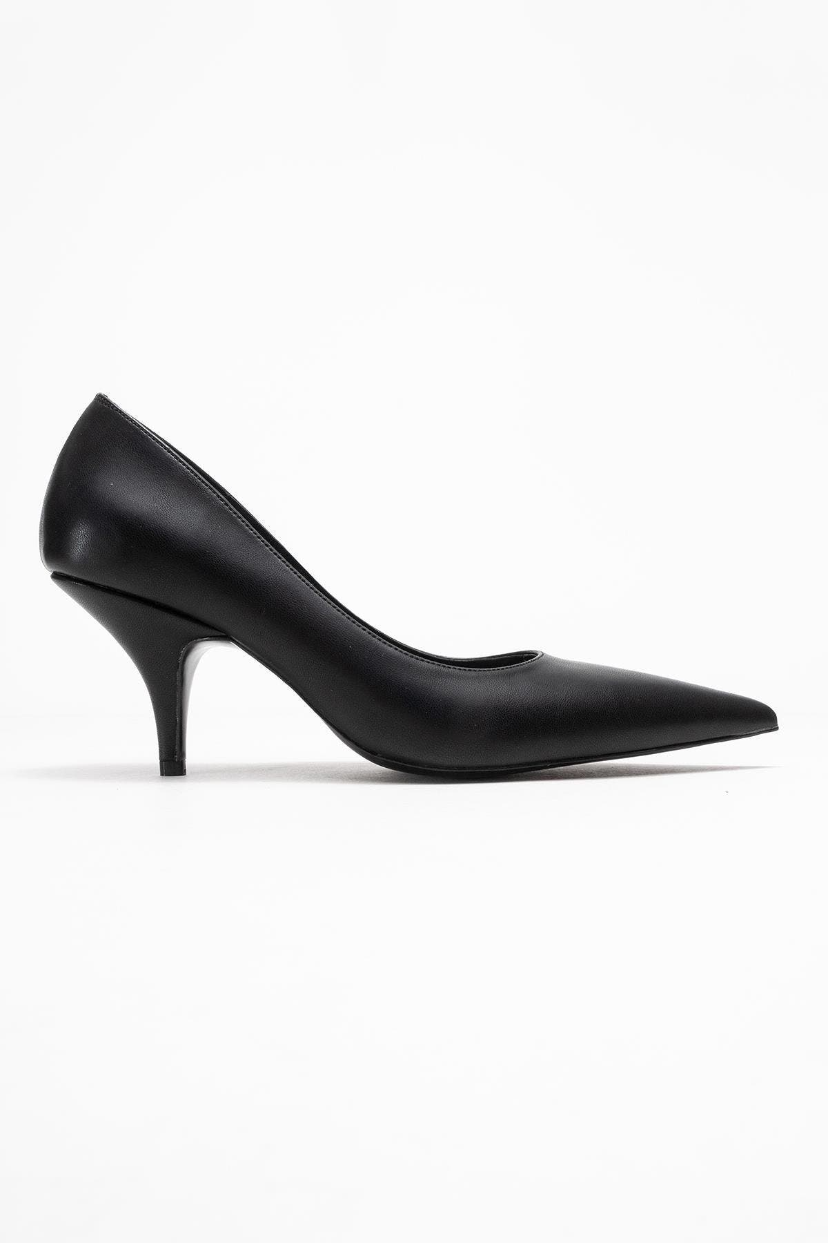 Prologue Shoes Marcus Pointed Toe Pump, Alternate, color, Black