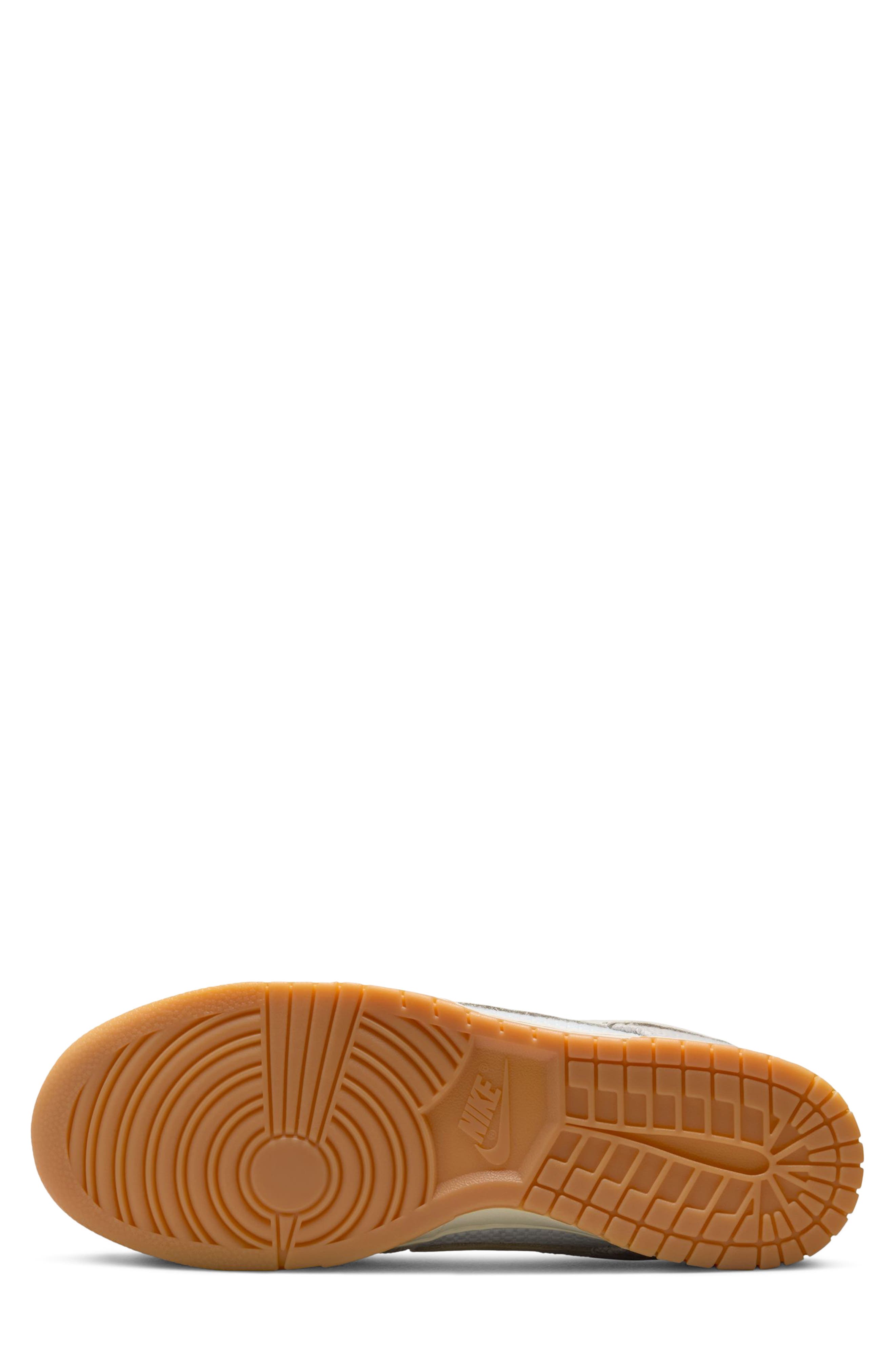 Dunk Low Retro SE Basketball Sneaker, Alternate, color, BEIGE/WHITE