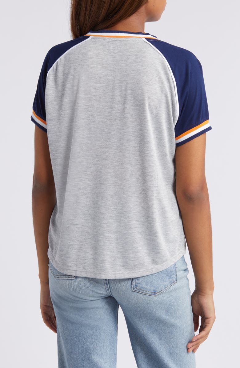 WEAR by Erin Andrews Women's WEAR by Erin Andrews Heather Gray Chicago Bears Cropped Raglan Throwback V-Neck T-Shirt, Alternate, color, 