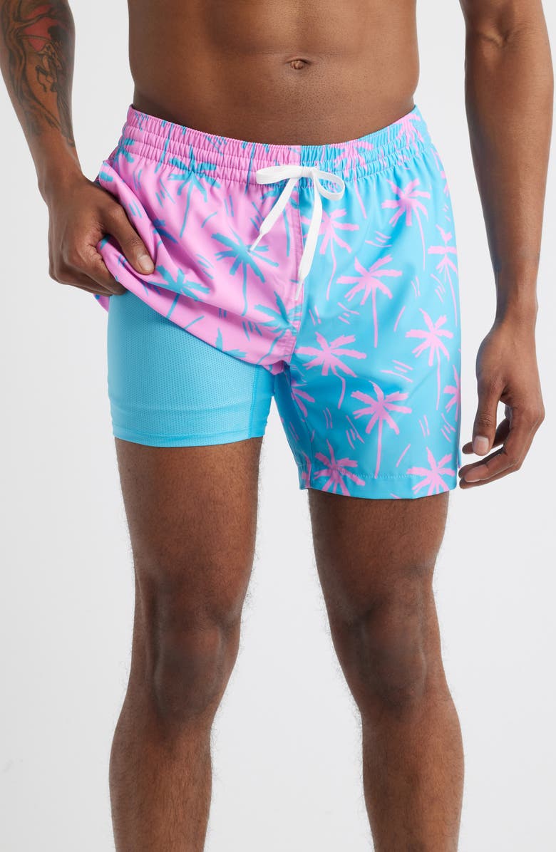 Chubbies The Prince of Prints 5.5-Inch Classic Lined Swim Trunks, Alternate, color, Bright Blue/ Pink