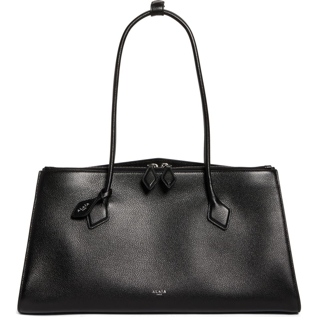 Alaïa Le Teckel Shoulder Bag In Grained Leather In Noir