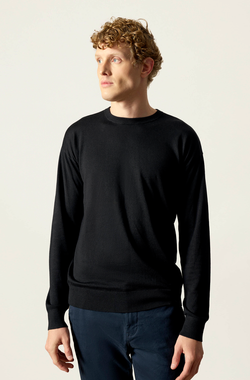 Italic Matthias Featherlight Crewneck Sweater In Black