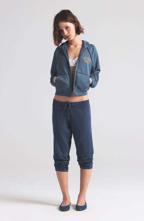 Skims Lightweight Fleece Shrunken Joggers In Washed Navy