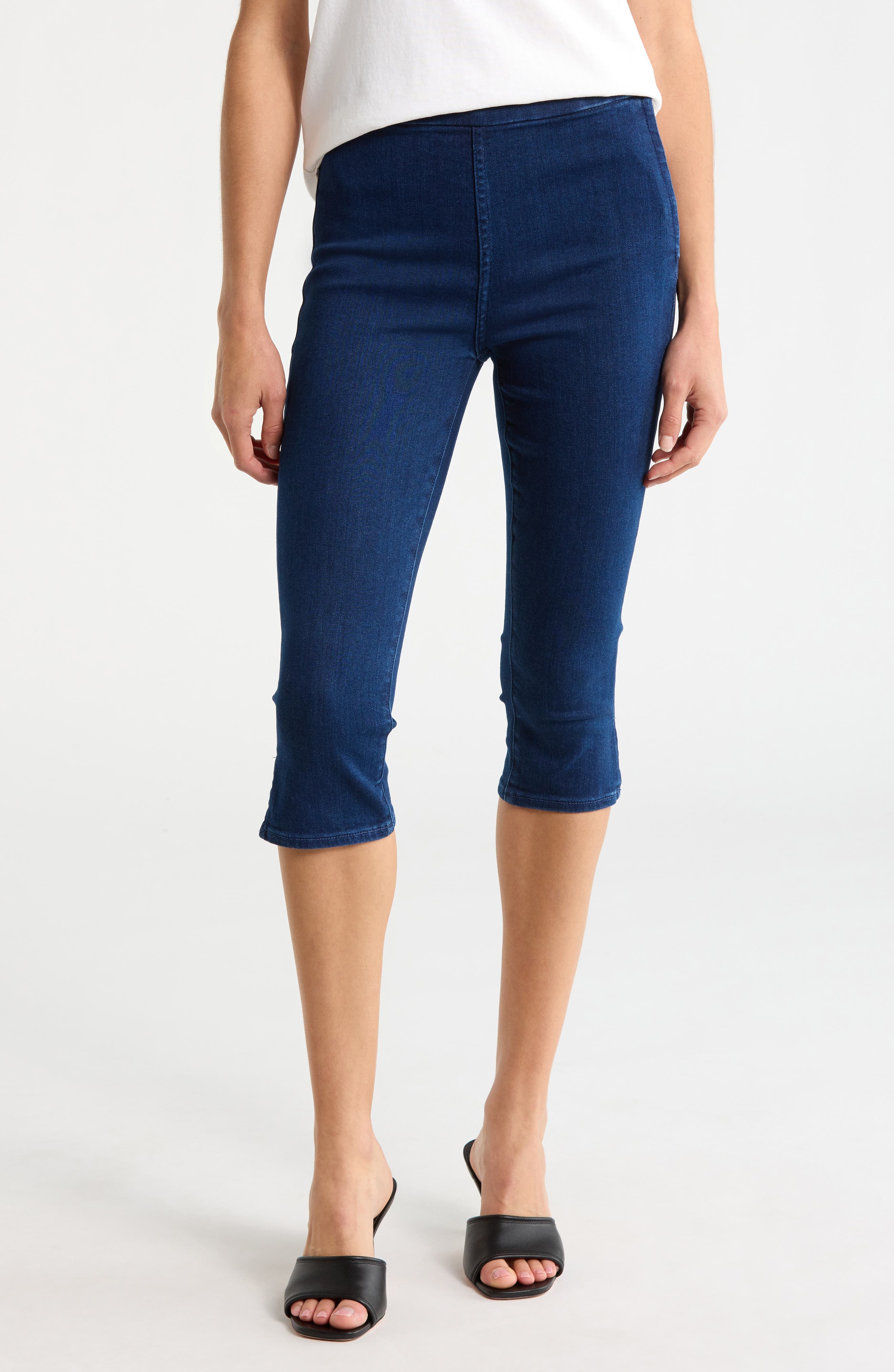 MOTHER The Nothing Bunny Snip Pull-On Mid Rise Capri Jeans