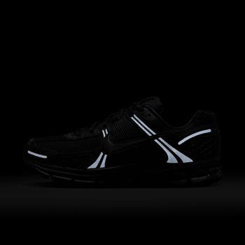 Nike Zoom Vomero 5 メンズシューズ ブラック ナイキ ズーム ボメロ 5 メンズシューズ / Nike Zoom Vomero 5