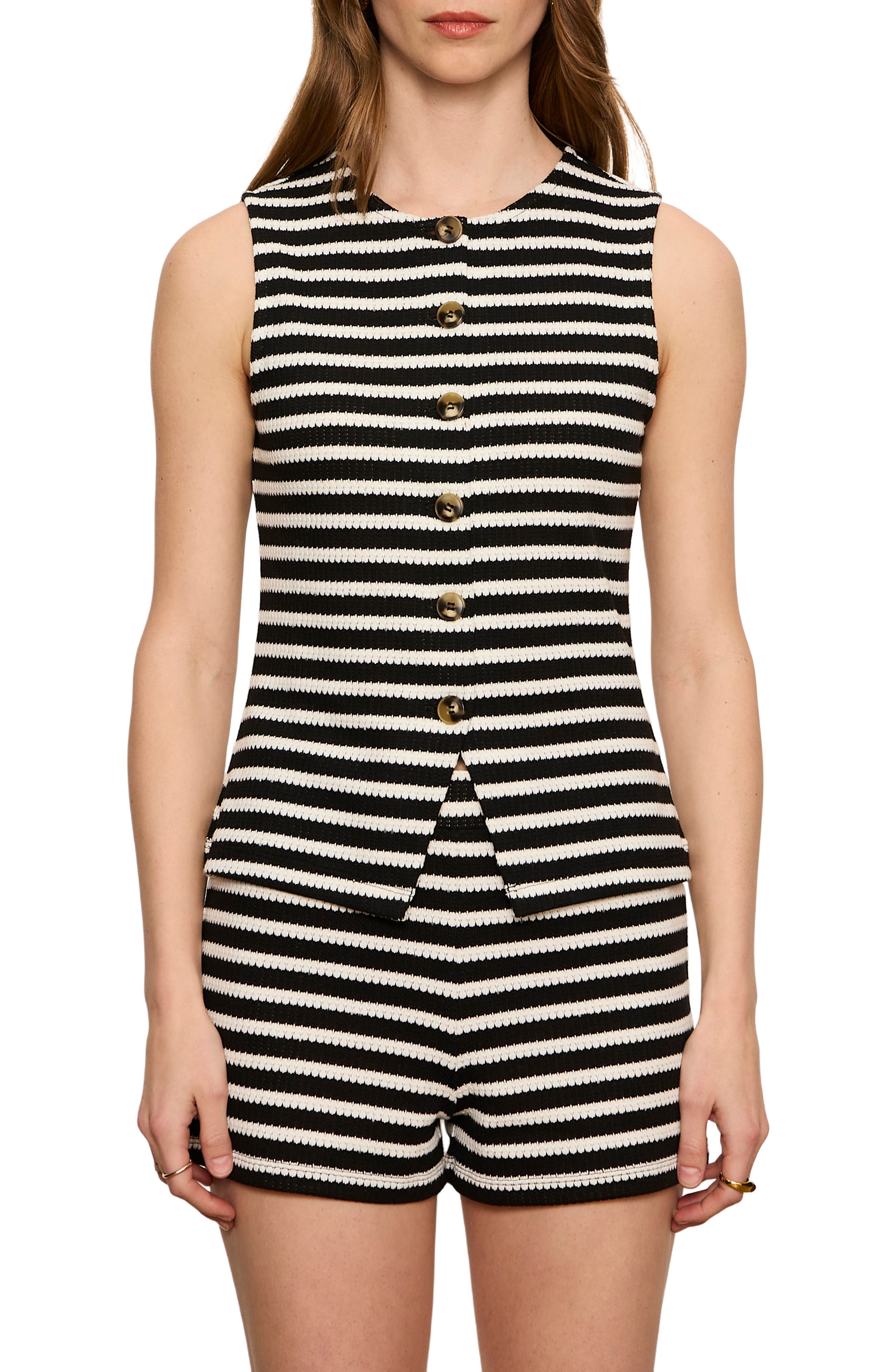 selected CHALK WHITE/ BLACK