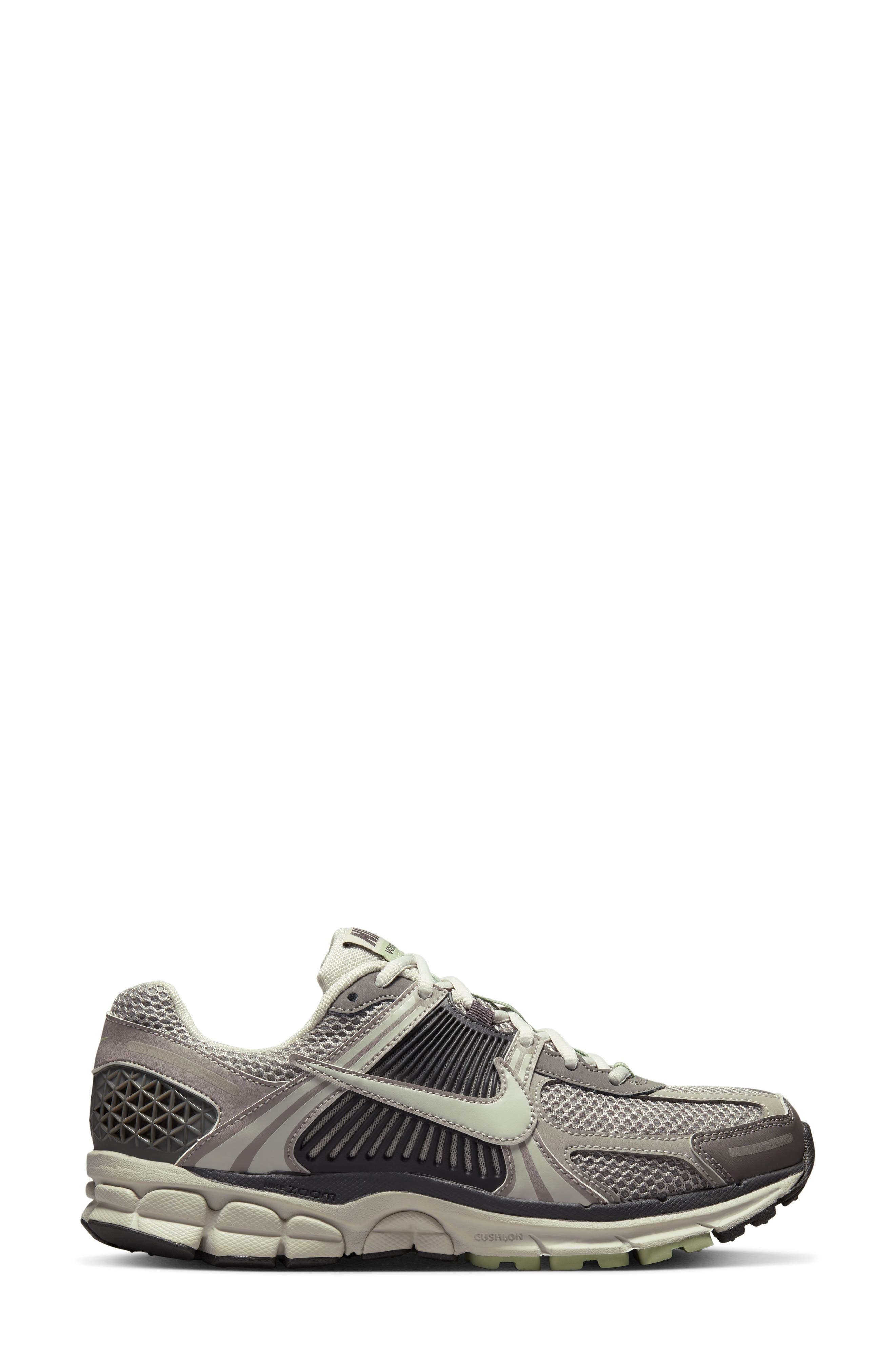 Nike Zoom Vomero 5 Sneaker, Alternate, color, 